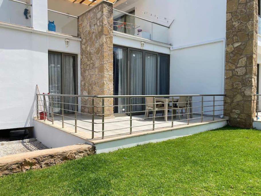 Girne/Zeytinlik 2+1 Muhtesem Terasli Daire ภายนอก รูปภาพ